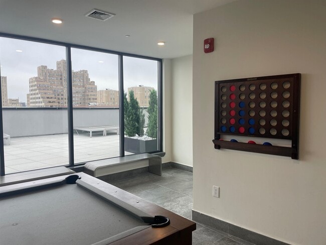 Building Photo - 144 Summit Ave