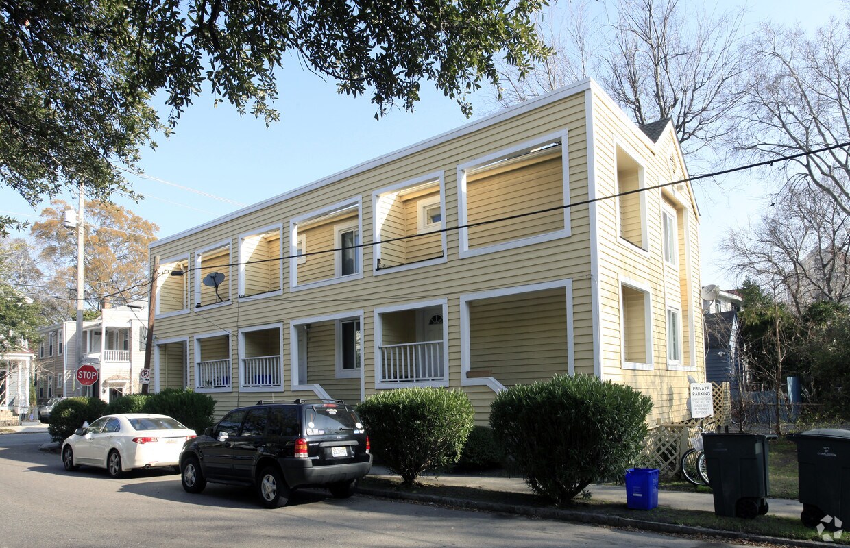 Primary Photo - 18-32 Ogier St