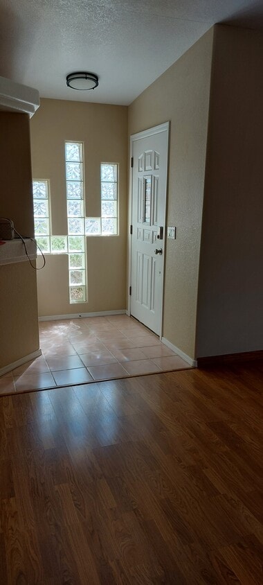 Building Photo - 3135 Daytona Ave