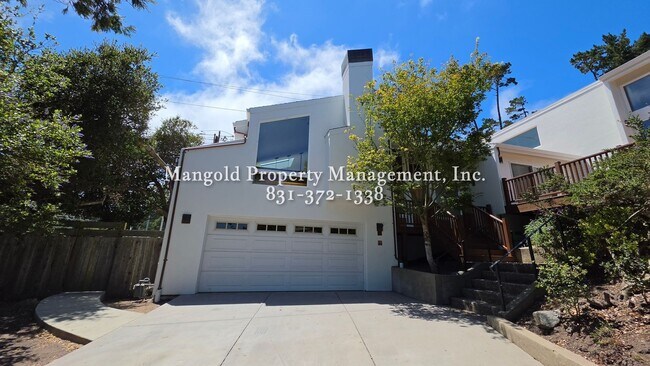 Foto del edificio - Fully Renovated 3BR/2.5BA at the End of a Quiet Monterey Cul-de-Sac