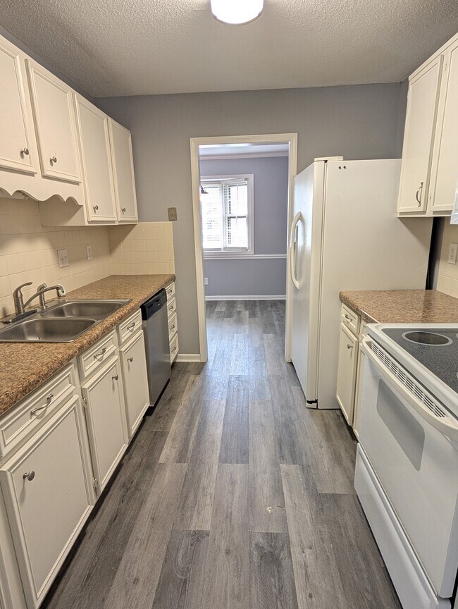 Foto del edificio - 3129 Burke Mill Ct