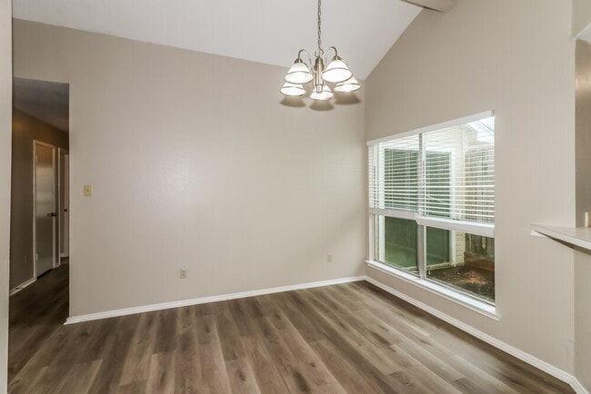 Foto del edificio - 1525 Miller Ave