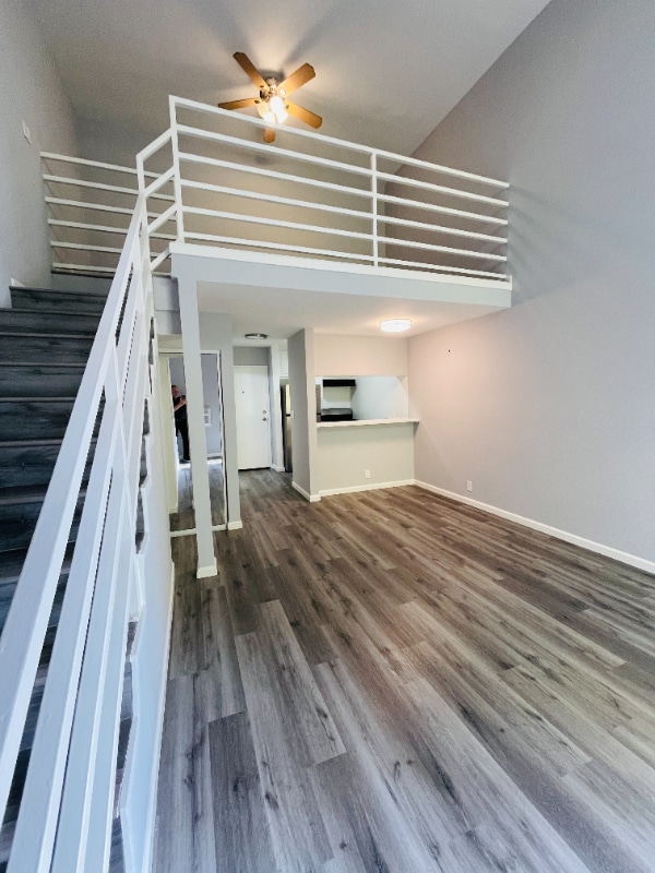Foto del edificio - 7044 Hawthorn Ave