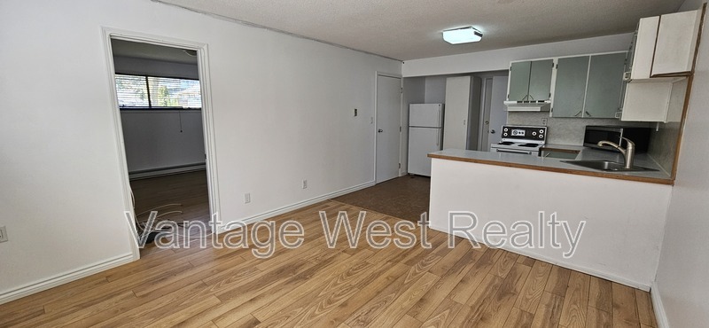 Primary Photo - 1480 Leaside Ave