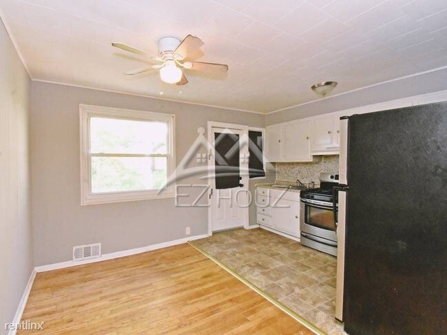 Building Photo - 2 br, 1 bath Apartment - 422 Old Home Rd