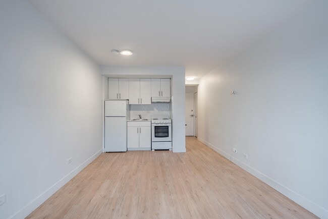 Building Photo - S208