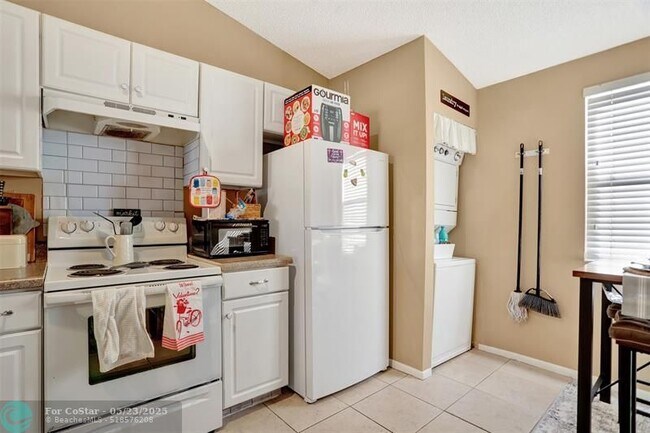 Foto del edificio - 2551 NW 56th Ave