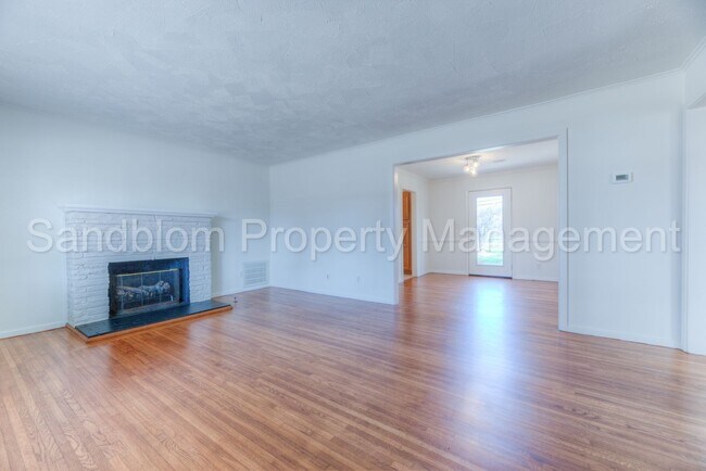 Foto del edificio - For Lease | Tulsa | Available Now!