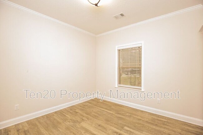 Building Photo - 9843 N Ivy Park Dr