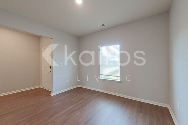 Foto del edificio - 1111 Freedom Pkwy