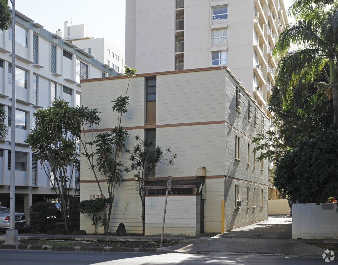 Building Photo - 1433 Punahou St