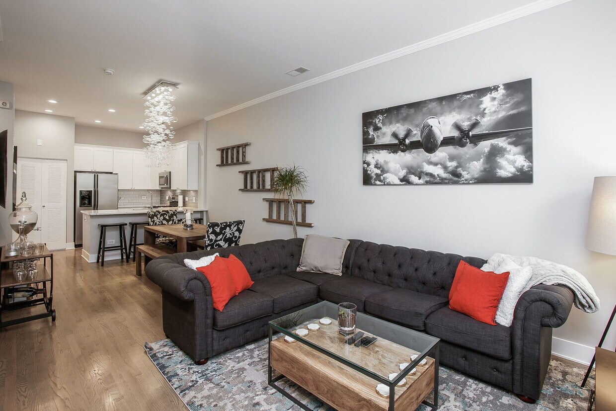 Primary Photo - 922 N Crosby St