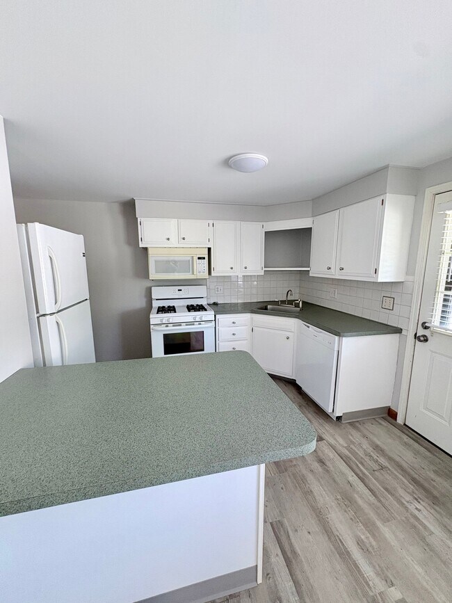 Foto del edificio - 231 Greenmeadow Dr