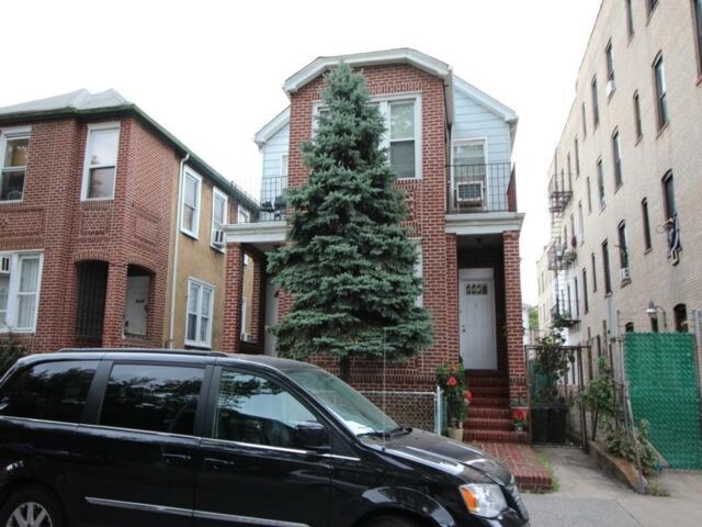 Primary Photo - 523 E 2nd St