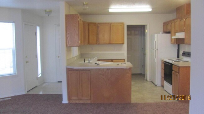 Building Photo - Dorothy2206