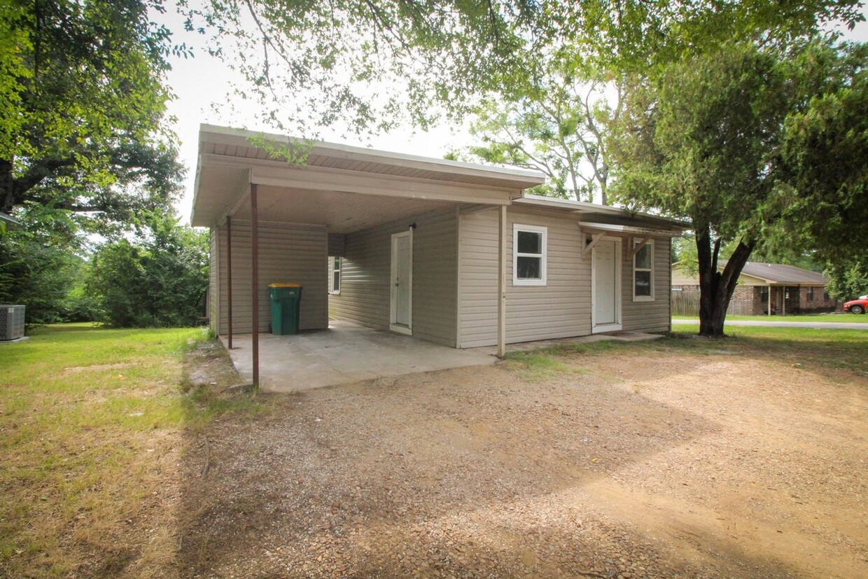 Foto principal - Cute 2-bedroom 1-bath home in Russellville!