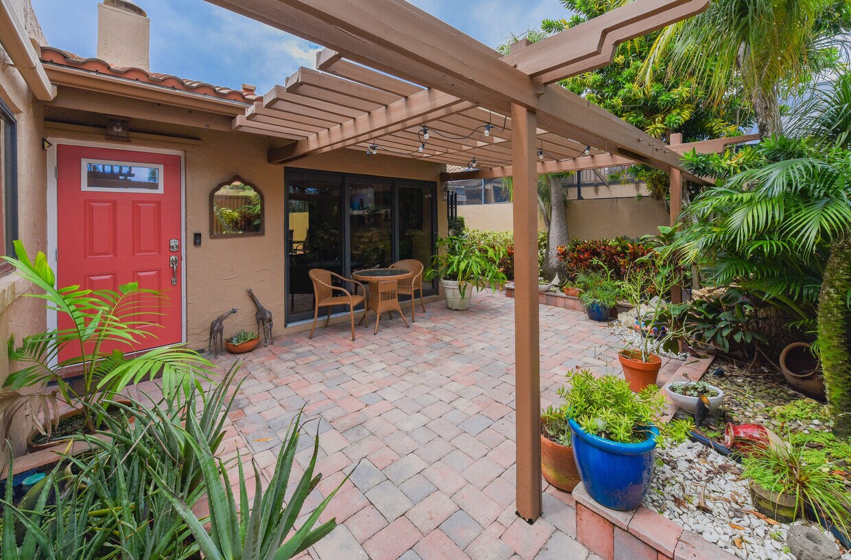 Primary Photo - 6548 Patio Ln