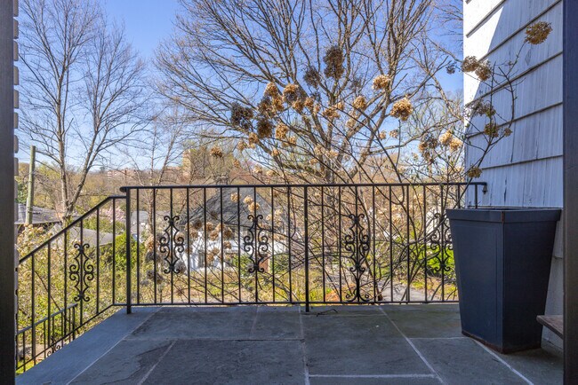 Foto del edificio - 51 Dellwood Cir