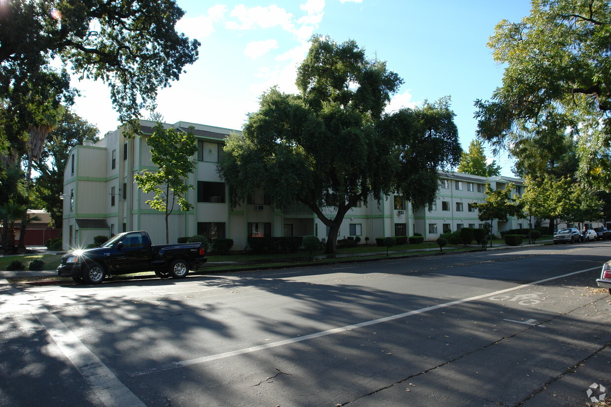 Primary Photo - Bidwell Oaks Apartments