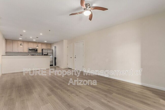 Foto del edificio - 4704 E Paradise Village Pkwy N