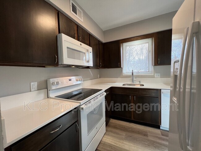 Building Photo - 3805 Maquoketa Dr