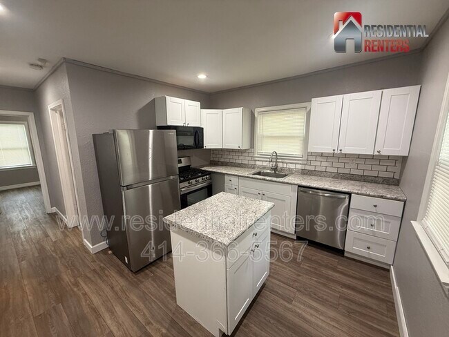 Building Photo - 4585 N 127th St