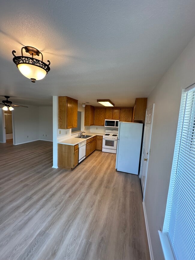 Building Photo - 3015 Carson Dr