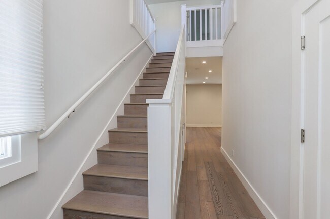 Foto del edificio - 2 Bed / 2.5 Bath Luxurious townhome near d...