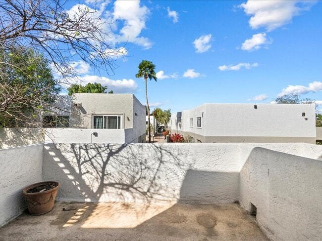 Building Photo - 122 S Hardy Dr