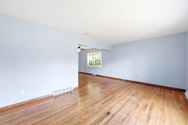 Foto del edificio - 8983 Highland Dr