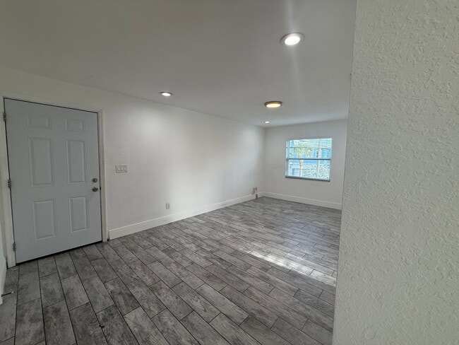 Building Photo - 4908 W Ingraham St
