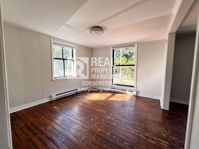Building Photo - 2423 Parkview Ave