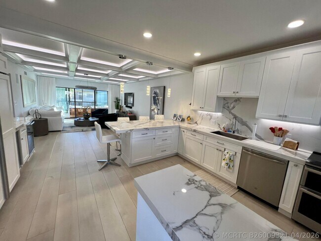 Foto del edificio - 275 S Beach Rd