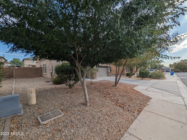 Building Photo - 3215 W St Anne Ave