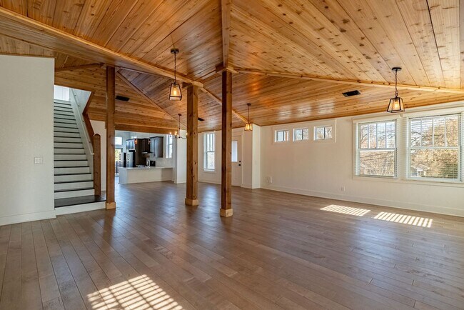 Building Photo - Tip Tier Views at this Beautiful 4 bedroom, 3 bathroom home in Central East Austin!!!