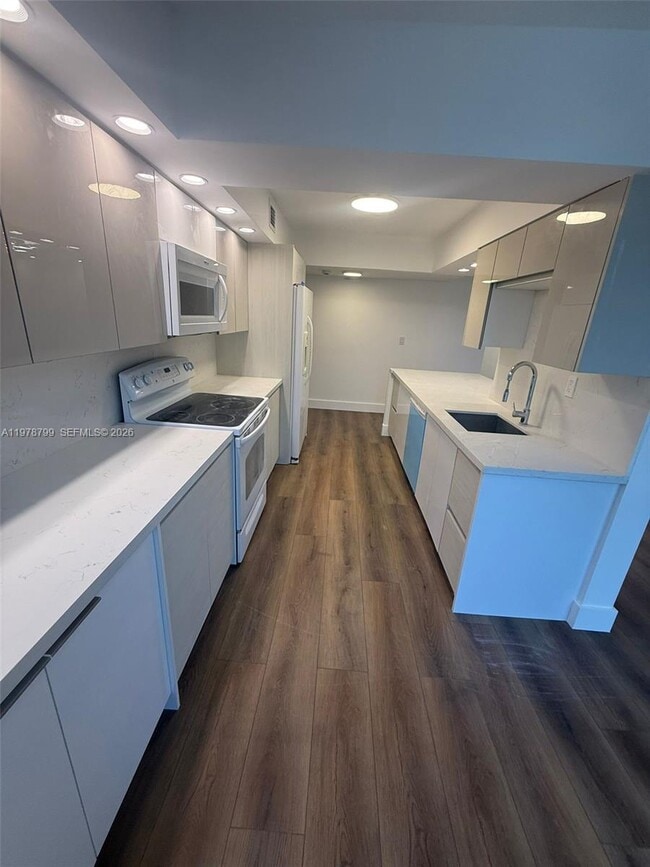 Foto del edificio - 851 Three Islands Boulevard