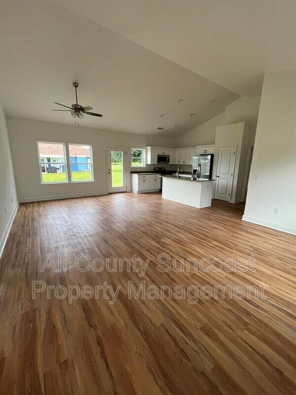 Foto del edificio - 400 Melrose Dr