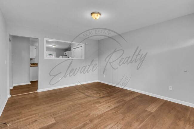 Building Photo - Two Bedroom Ranch Duplex in North Columbia (1/2 off first months rent)!