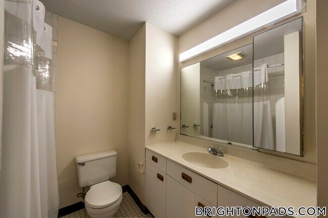 Foto del edificio - 152 N Beacon St