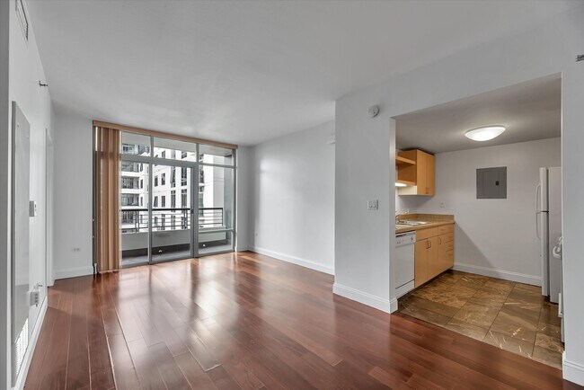 Building Photo - 425 W Beech St