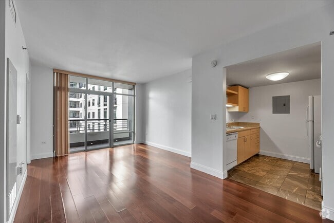 Building Photo - 425 W Beech St