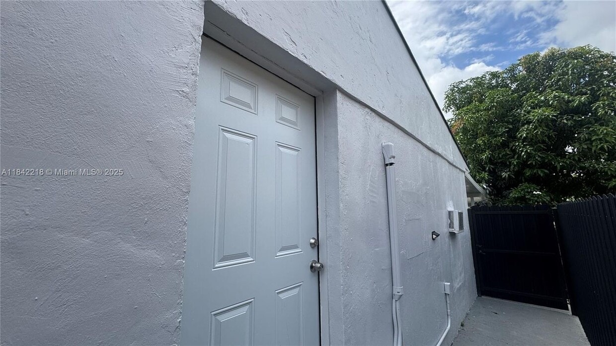 Primary Photo - 2731 NW 100th St