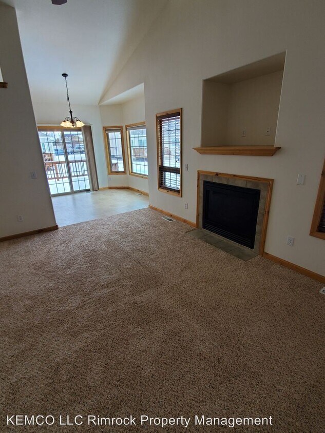 Primary Photo - 5815 Foxtail Ln