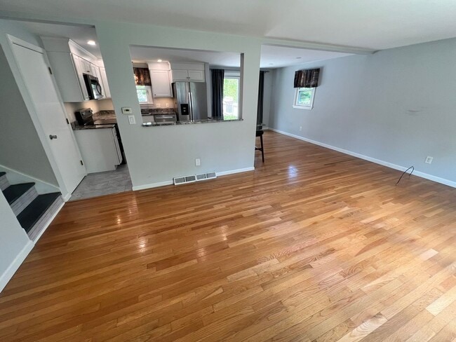 Building Photo - Single Family, Raised Ranch With Many Upda...