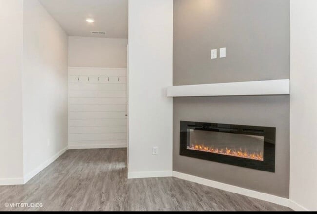 Building Photo - 2242 Denison Ave