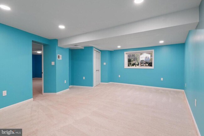 Building Photo - 5812 Helmsdale Ln