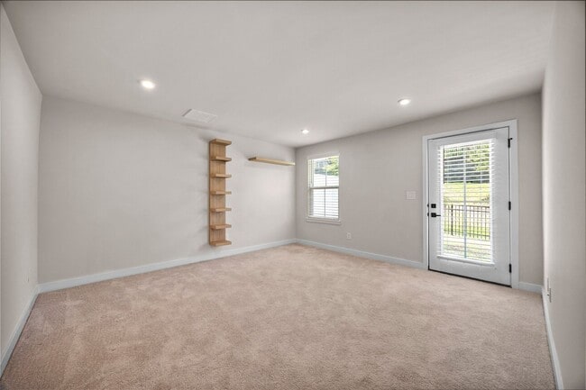 Building Photo - Gorgeous 4 bed 3.5 bath in Trinity Townes ...