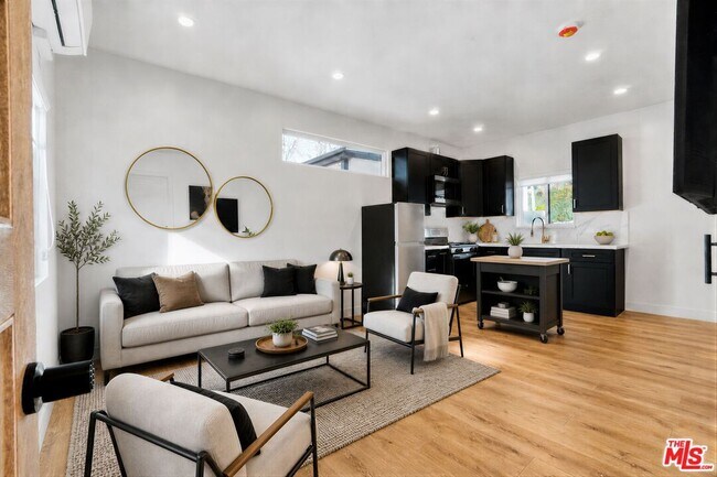 Foto del edificio - 13424 Debby St