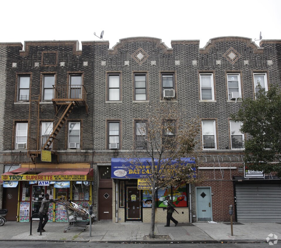 Building Photo - 330 Troy Ave