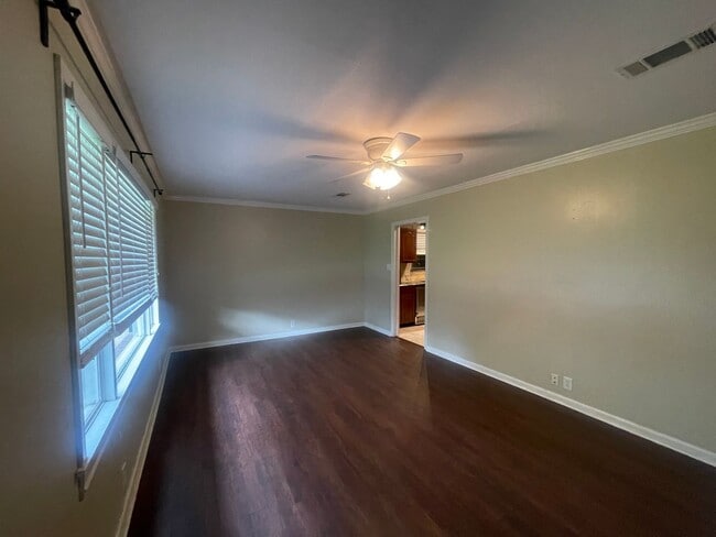 Building Photo - Lovely home in Broadmoor Terrace Subdivisi...